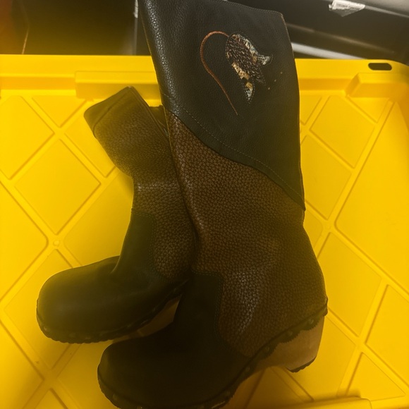 Pretty boots - Picture 2 of 3